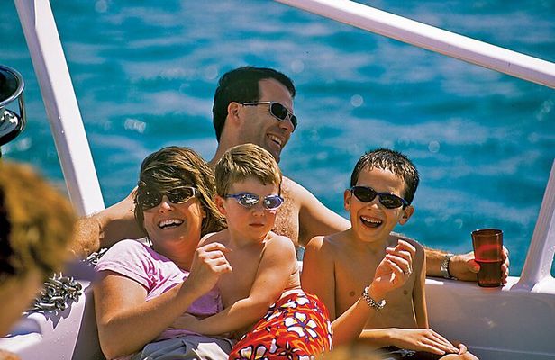 Montego Bay Catamaran: Explore Reefs with Drinks & Live Music