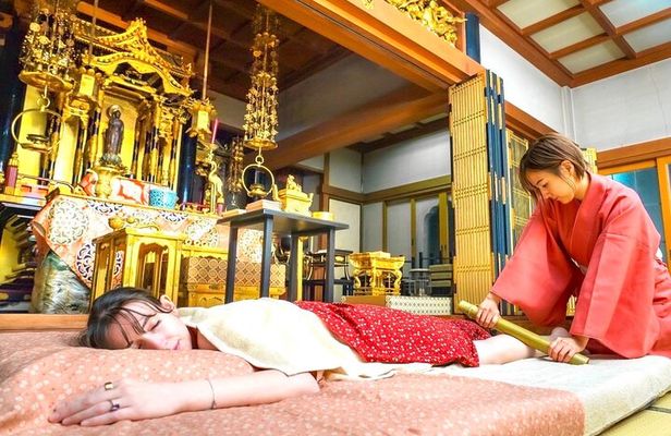 Osaka: Zen Japanese Massage with Bamboo Stick at the Temple 90min