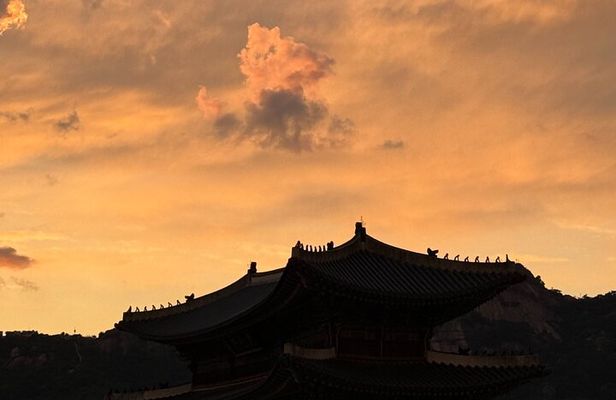 Seoul Walking Tour from Seongsu with Private Photos