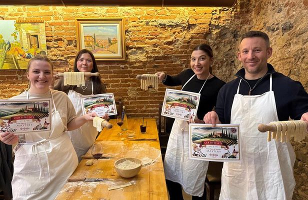 2 Hours Pasta Making Class in Florence with Certified Chef 