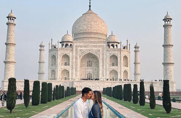 Agra : Sunrise Taj Mahal Skip-the-Line Tour with Optional Add-ons