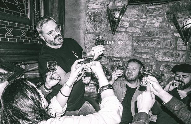Explore Glasgow: Scottish Rogue Whisky Walking Pub Crawl