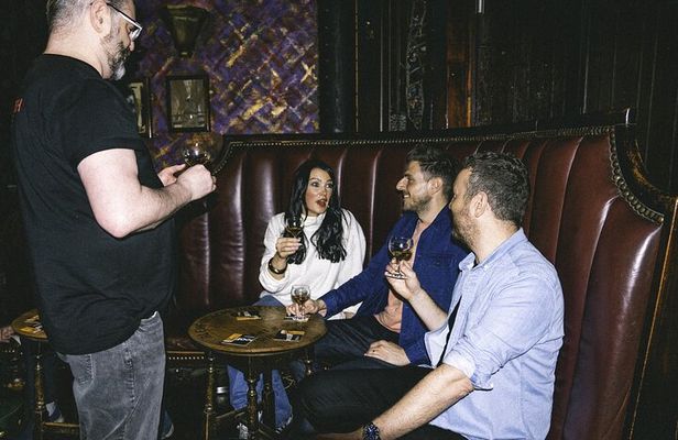 Explore Glasgow: Scottish Rogue Whisky Bar Walking Tour