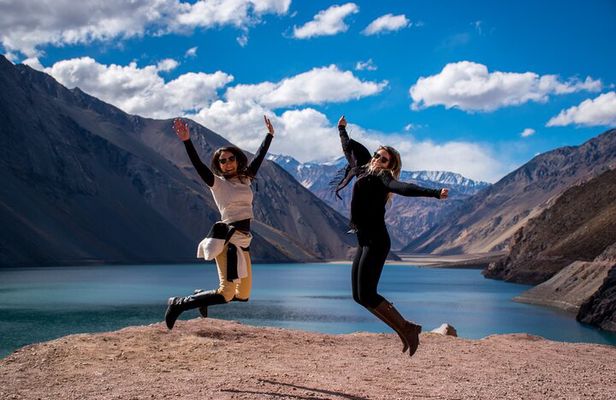 Cajon del Maipo: El Yeso & Spa reservoir in El Morado