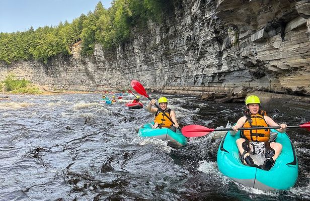 Rafting and kayaking on the Jacques Cartier River
