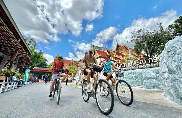 Bangkok Thonburi Backstreets and 3 Peaceful Temple Bike Tour