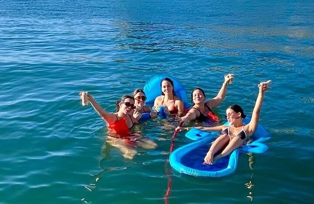Enjoy your "Party Boat" at San Juan Bay: Day Cruise II