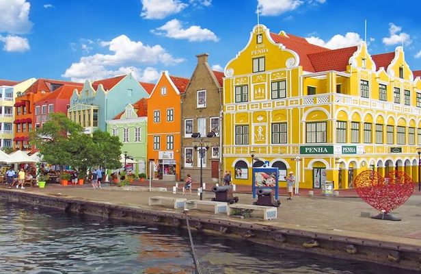 A Taste of Curaçao: City tour, Chobolobo & Mambo Beach Escape