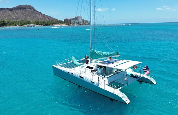 2 Hour Private Catamaran Charter in Waikiki (7-12 Guests)