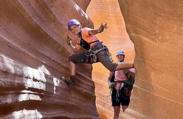 Adventurous Canyoneering Slot Canyon (Small Group)
