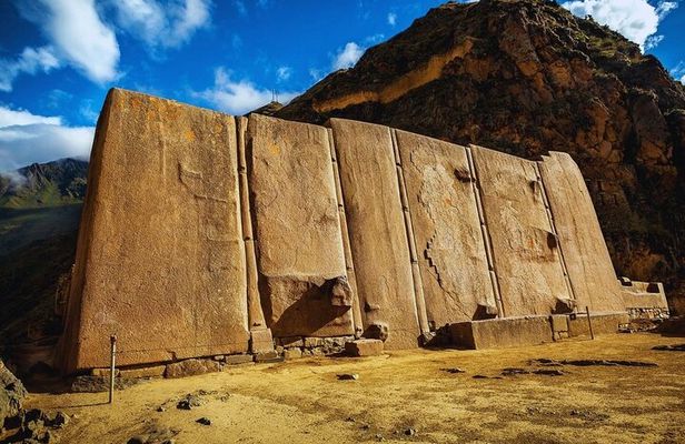 From Cusco - 2-Day Tour to the Sacred Valley and Machu Picchu with Lunch