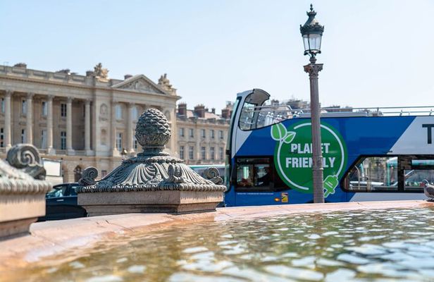 Louvre Museum Guided Tour with 1-Day Hop-On Hop-Off Bus Ticket