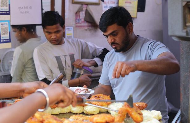 All inclusive Vegetarian Jaipur Food and Heritage Tour