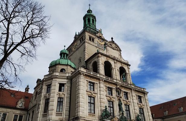 Visit the Bavarian National Museum with Paul
