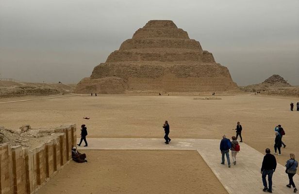 Private Tour to Saqqara, Memphis, and Dahshur with Lunch