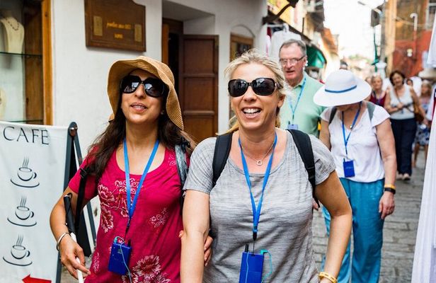 Private Food Tasting Tour with Guide in Le Marais Neighbourhood
