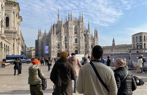 Milan History & Street Food Tour with Wine Tasting