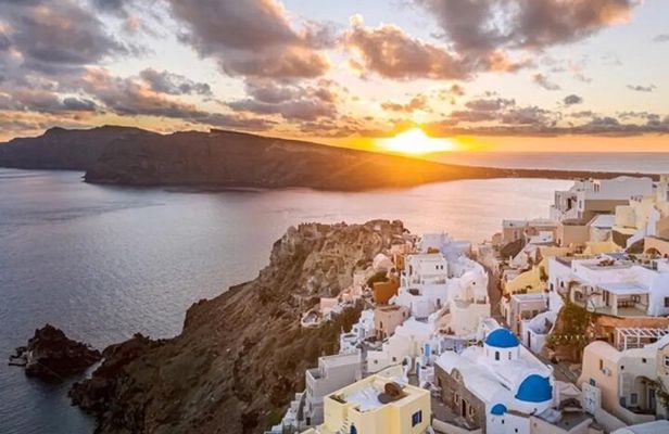 Santorini's Greatest Views Photo Private Tour