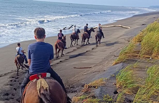 Horseback Riding in Tarcoles Garabito, a Life Experience.