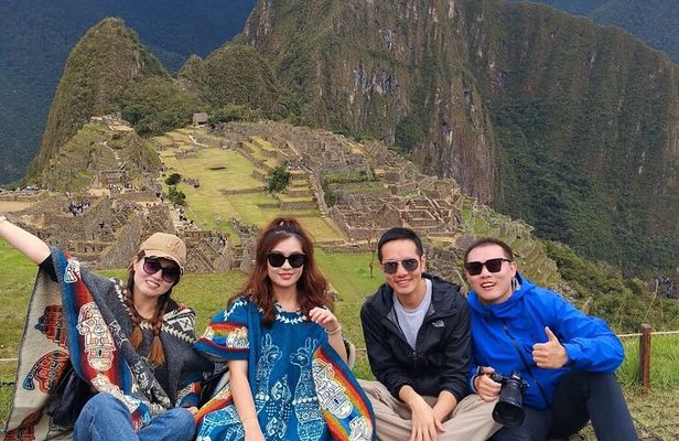 3 Days Tour in Machu Picchu at Sacred Valley and Rainbow Mountain