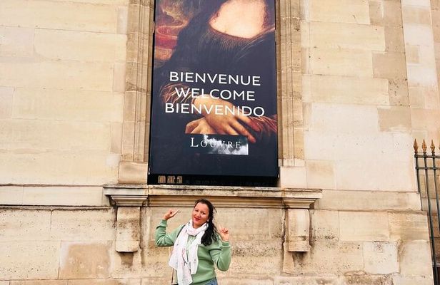 Louvre Museum Audio Guide Walking Tour with Unlimited Time Access