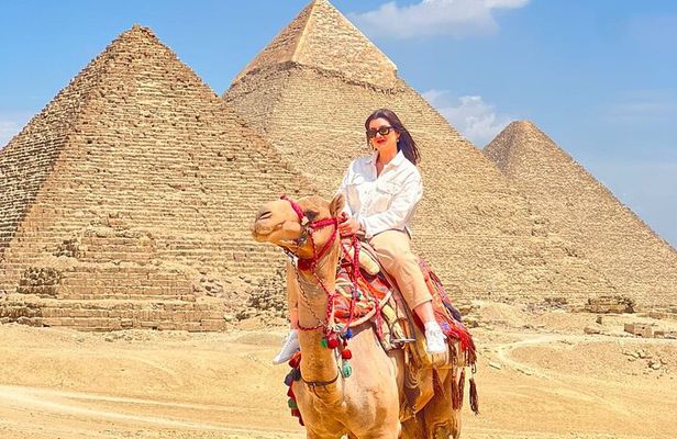 Luxury Pyramids Full Day Tour with Tour Guide and Private Car