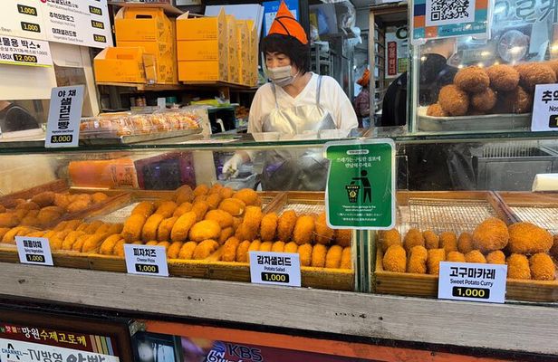 Seoul Street Food Tour at Mangwon Market with a Chef, Na Young