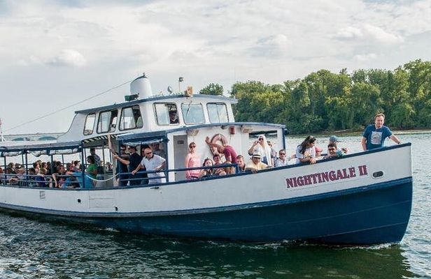 Narrated Boat Cruise & DC Bus Tour with 10 Stops, Entry Tickets