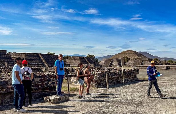 Teotihuacan, Guadalupe Shrine & Tlatelolco Day Tour with Lunch