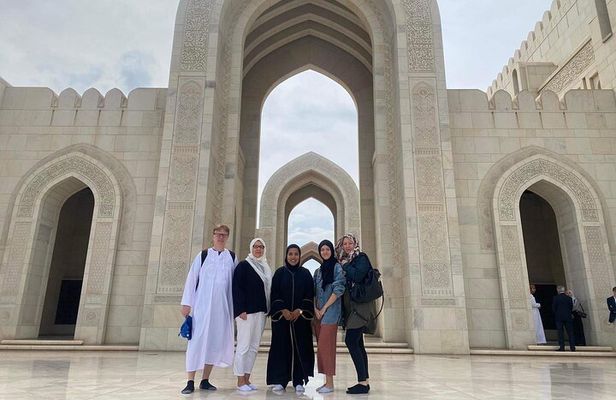 Half Day Tour In Muscat With Omani Woman Guide 