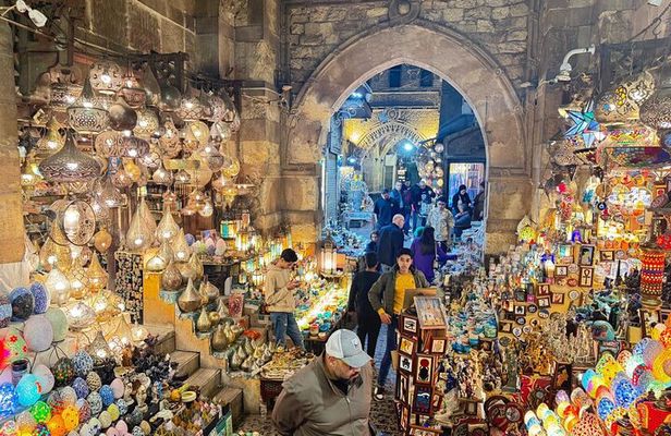 Day Tour to Giza Pyramid, Egyptian Museum and Khan El Khalili