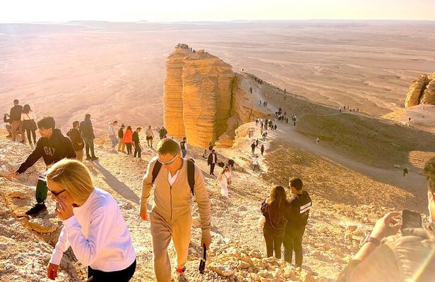 Edge of The World & Deer Reserve Off-road 4x4 Car Tour in Riyadh