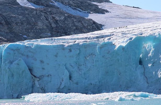 Glacier Hiking and kayaking Tour on Stygge