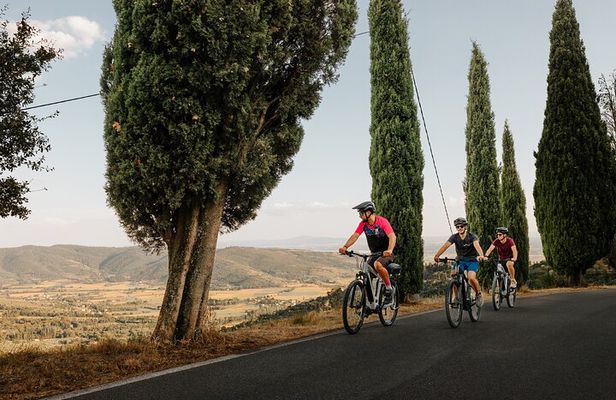Cortona - Easy guided eBike tour around the Etruscan City.