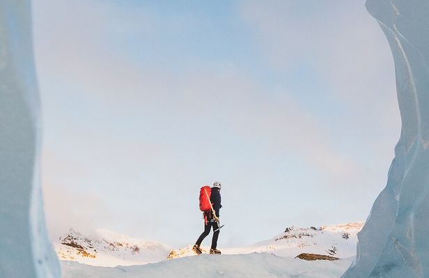 Skaftafell: Blue Ice Cave & Glacier Hike on Vatnajökull 