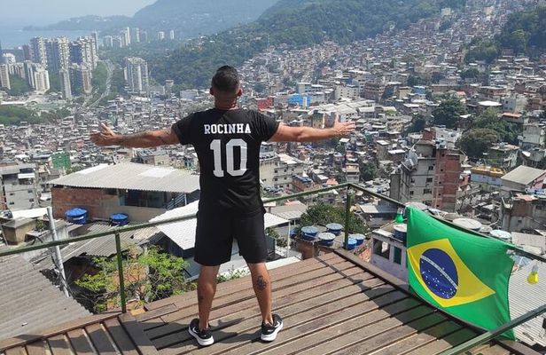 Live an experience in the Rocinha Favela.