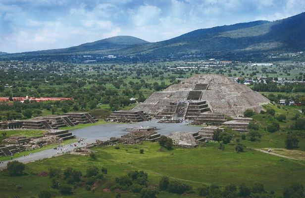 Discover Teotihuacan and the Basilica of Guadalupe from CDMX