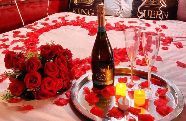 Dubai : Private Romantic Yacht Cruise on a 50FT Yacht