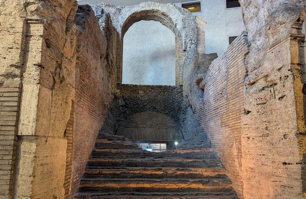 Rome: Navona Underground & Domitian Stadium Guided Tour