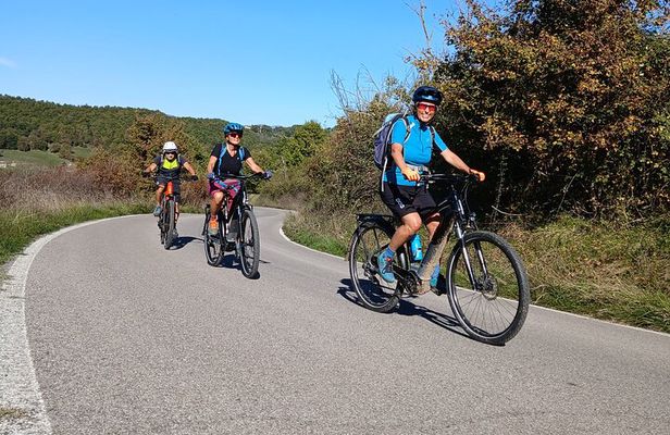 E-Bike Tour in Montone with Visit to the Historic Winery