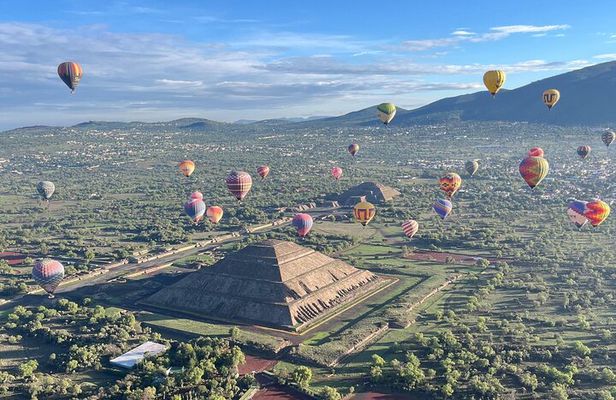 Balloon flight in Teotihuacan from Mexico City