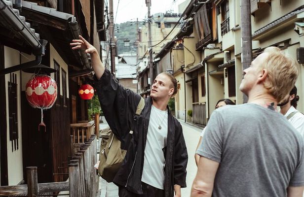Private Walking Tour in Gion and Higashiyama