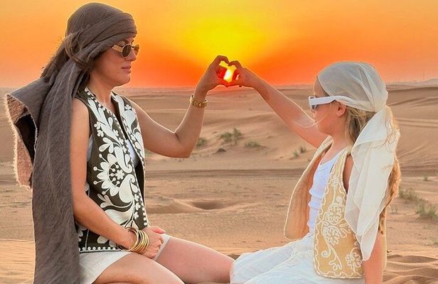 Dubai Desert Safari Experience with Dinner Dune Bash Sand Surfing