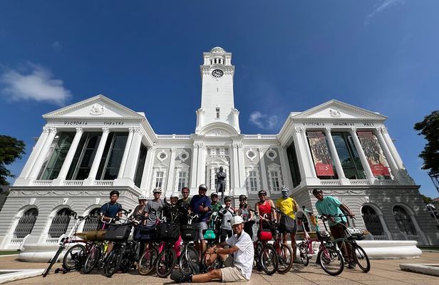Singapore Cycling Tour - Rail Corridor to Civic District