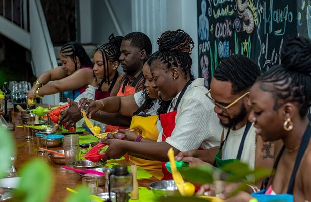 SkyKitchen 2-Hour Cocktail Class in Cartagena