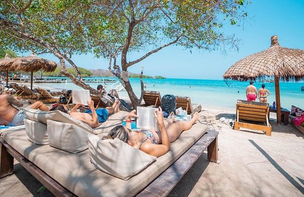 Cartagena's Rosario Islands 5-Site Boat Tour with Lunch & Snorkel
