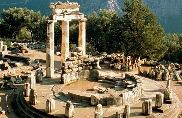 Private Day Trip in Delphi and Arachova from Athens