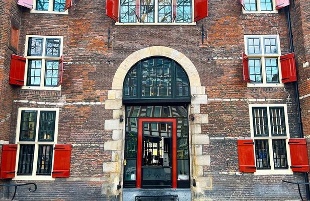 Amsterdam Historical Walking Tour, private with local Dutch guide