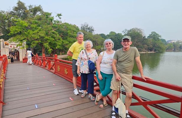 Vietnam Unveiled: Halong Bay Cruise, Pu Luong & Ancient Towns