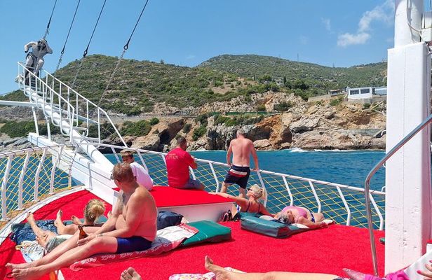 Relax Boat Tour with Lunch and Soft Drinks in Alanya